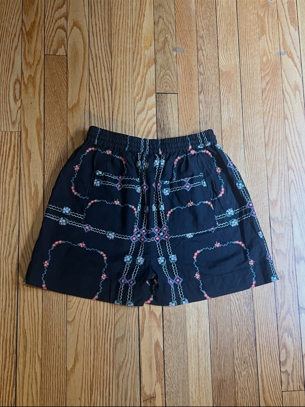 Damson Madder (rare) Black Embroidered Women’s Shorts NWT